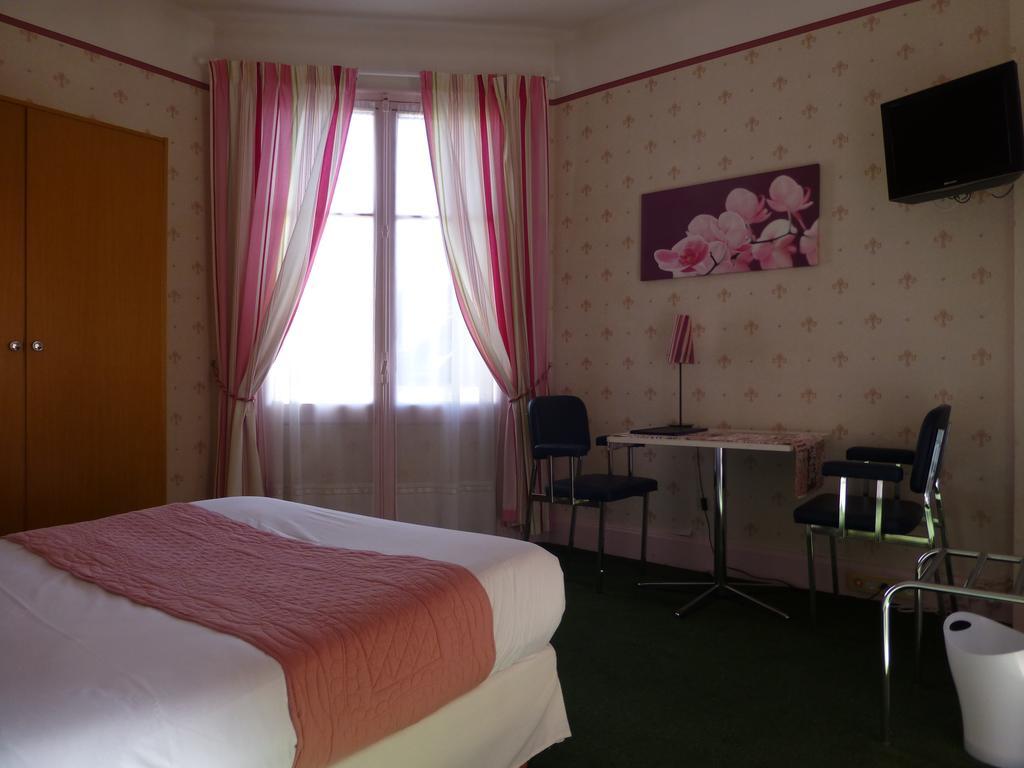 Trianon Hotel Vichy Room photo