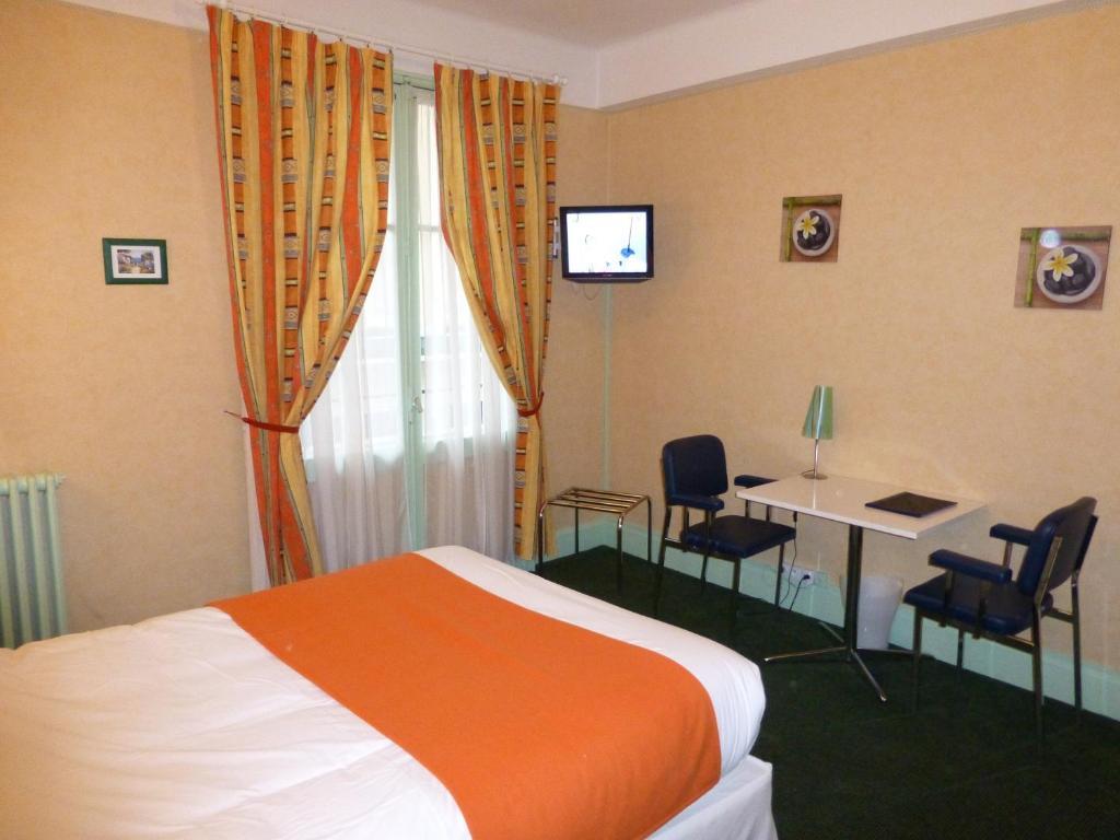 Trianon Hotel Vichy Room photo